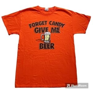 Halloween Glow in the Dark Graphic Tshirt sz M Forget Candy Give me Beer